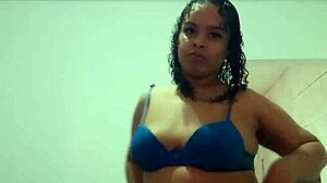 Gostosa Dançando Funk Putaria Bem Gostoso E Mostrando Seus Peitinhos Gostosos Para A Camera