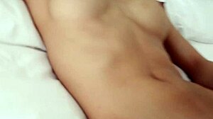 ヘローレディボーイ、巨乳タイ娘がラフセックスとフェラ・セックス中のビンタを愛する