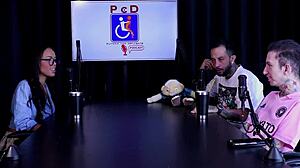 Morena gostosa sensualizes on stripper showing big beautiful tits