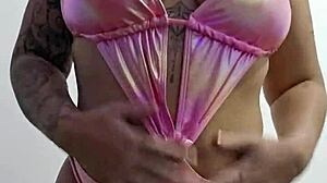 When I wear this miniskirt on the street, guys get aroused by flashing