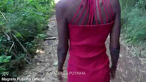 7 minutos de foda na mata fazemos sexo na mata procuramos um local onde tem boa mata e sem ninguém foi difícil mas encontramos e fodemos full video red