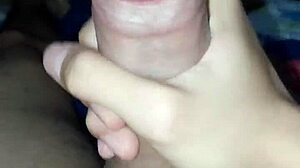 Novinho PAUZUDO GOZANDO na punheta deliciosa