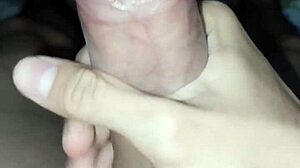 Novinho PAUZUDO GOZANDO na punheta deliciosa