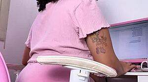 i'm a curvy girl working eating and farting