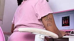 i'm a curvy girl working eating and farting