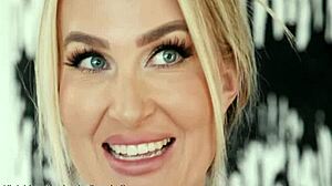 MILF מעסה רואה אותי עירום בפעם הראשונה!