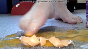 Versatile European BBW amateurs play with feet and toes in homemade fetish.