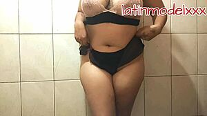 Huge tits model posing 😍