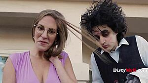 Grønne tommelfinger Edward planter sin lange pik i 2 varme tørstige cougars - Jessica Ryan Annie King Elias Cash