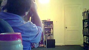 loris shows her tits in the living room