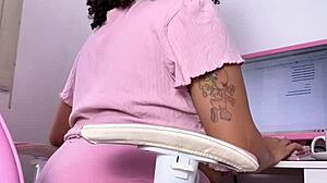 i'm a curvy girl working eating and farting