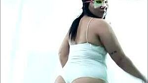 watch my big ass clap in lingerie