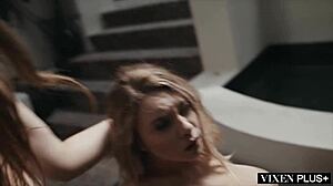 Vixenplus Lena Paul atteint sa limite dans une branlette espagnole de groupe FFM