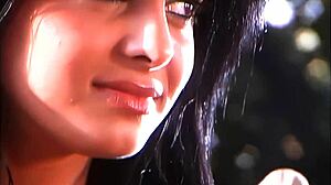 Smerige etnische slet in netkousen 😈