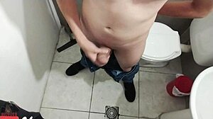 Мне нравится этот угол камеры на мой дрочимый член