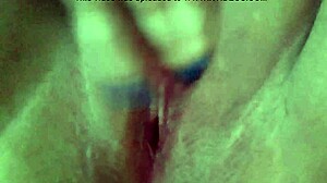 Mit meiner dicken saftigen Fotze versaut spielen