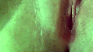 Mit meiner dicken saftigen Fotze versaut spielen