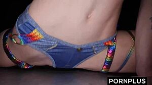 Stripclub slut drains clients' balls with wet cunt