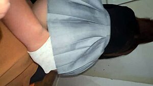 intersecto a mi hermanastra antes de irse al colegio para que me mame la verga