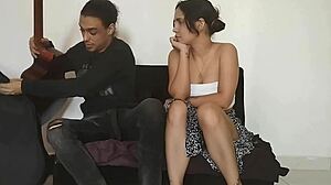 Mi Hermanastra Es Una Cachonda Quiere Que La Masturbe Mientras Toco La Guitarra - Porno En Espanol