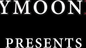 wendy moon poses naked for photographer