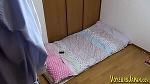 小柄な日本ベイビーが盗撮で屋外ファックされる