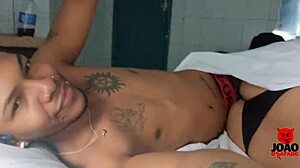 joão fucks the shaved pussy babe