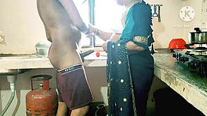 Desi Bhabhi Boys को Fuck करते समय Intense Orgasm महसूस करती है