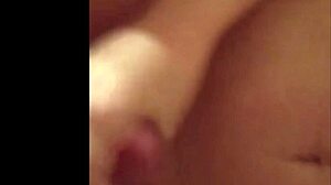 En mi compilación de corridas, me pajeo con amateurs sexys