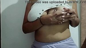 Milf Masajea Sus Grandes Senos Ocn Mucho Placer Video Real Casero