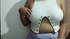 Milf Masajea Sus Grandes Senos Ocn Mucho Placer Video Real Casero