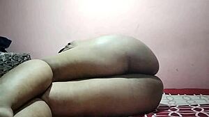 Hot Fitness Girl Masturbates Her Beautiful Pussy!