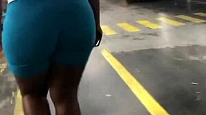 Check out this ebony thick booty in leggings!