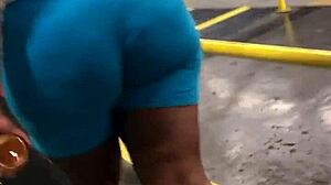 Check out this ebony thick booty in leggings!