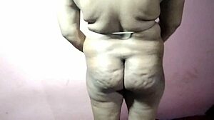 Hot Indian girlfriend gets fucked at home!