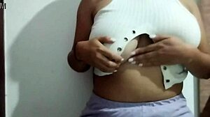 Milf Masajea Sus Grandes Senos Ocn Mucho Placer Video Real Casero