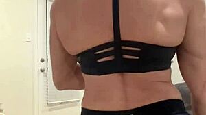 Bodybuilder wife flexes muscles for horny fans