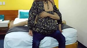 Insatisfecha Ass Shaking