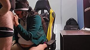 Mexická studentka dojí prsa