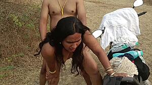 देसी भाभी जंगल फक