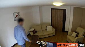 Svart milf suger kuk