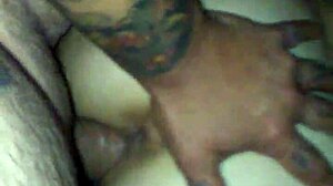 Sharing Tinder Threesome