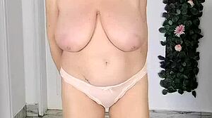 Striptease Blowjob Cumshot