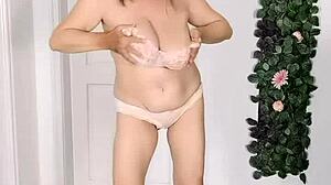 Striptease Blowjob Cumshot