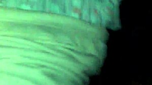 Sharing Tinder Threesome