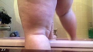 Bbw dildo bathtub fuck