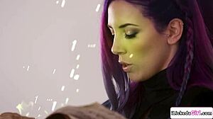 busty lesbian facesitting