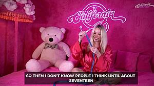 Gi Genesini Masturbating