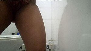 Cachonda Masturba Ba�o