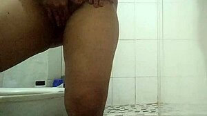 Cachonda Masturba Ba�o